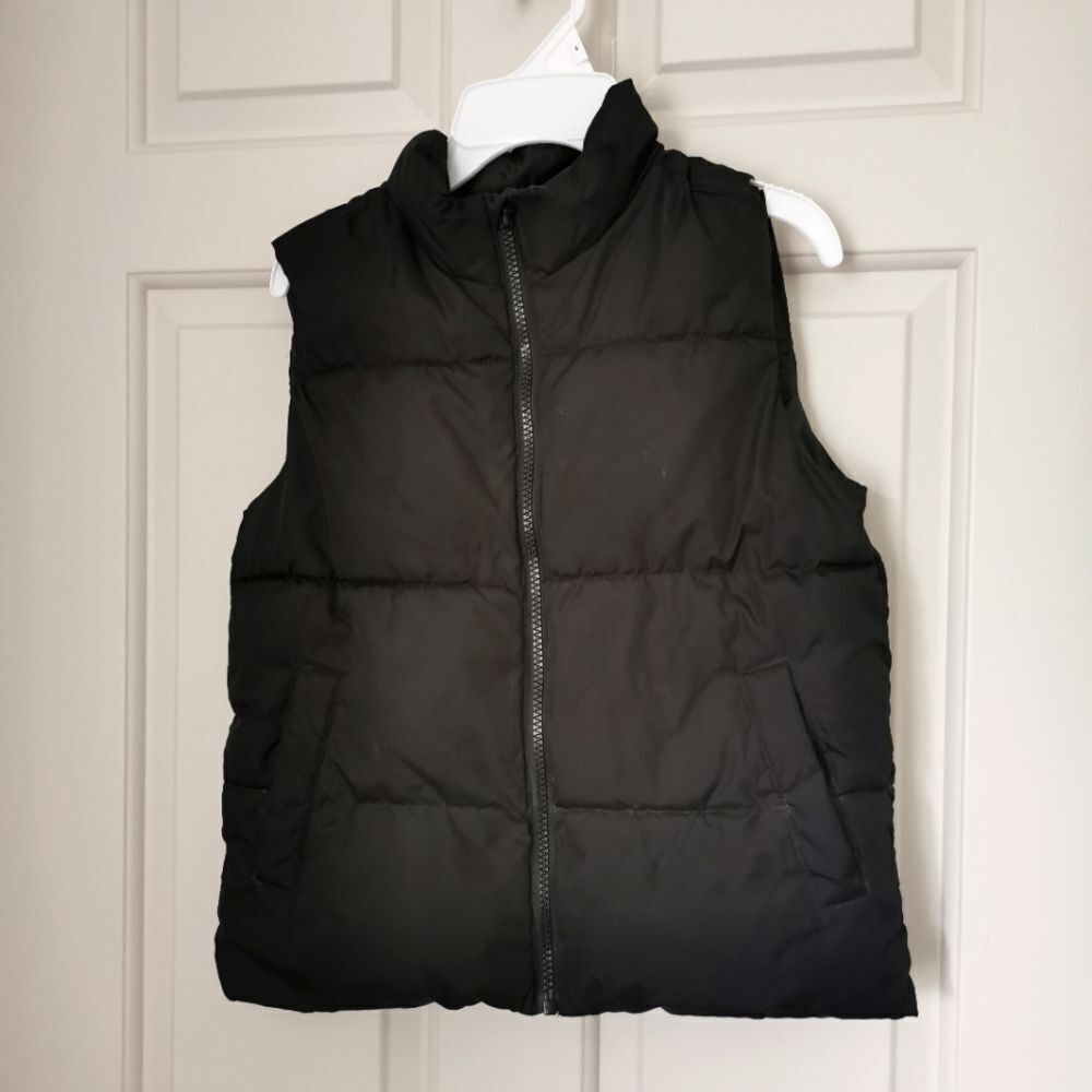 2/$20 Old Navy Vest size 6-7 years